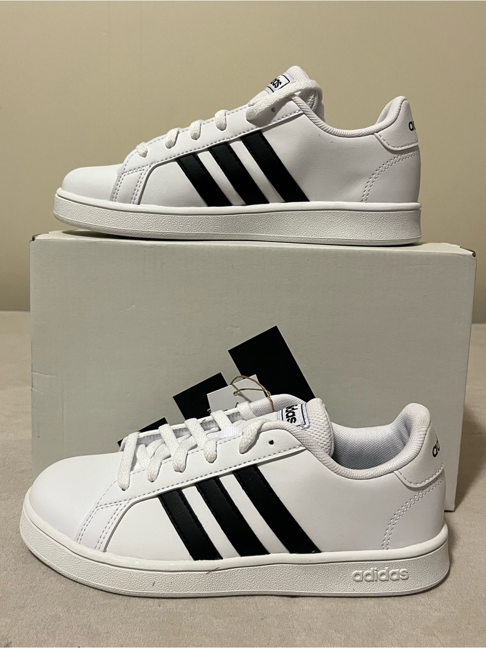 Adidas Grand Court K classic sneakers Size 3 white and black colorway. NEW - Picture 8 of 12